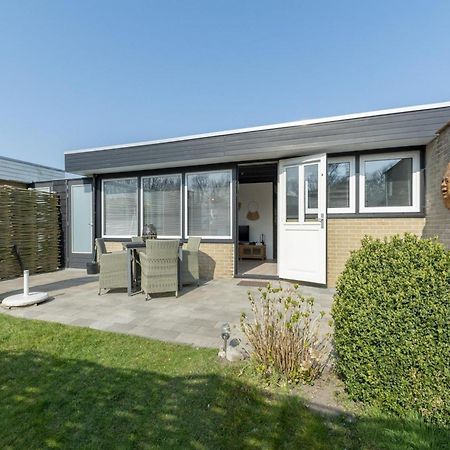 Attractive Bungalow With Modern Furnishings Sint Maartensvlotbrug المظهر الخارجي الصورة