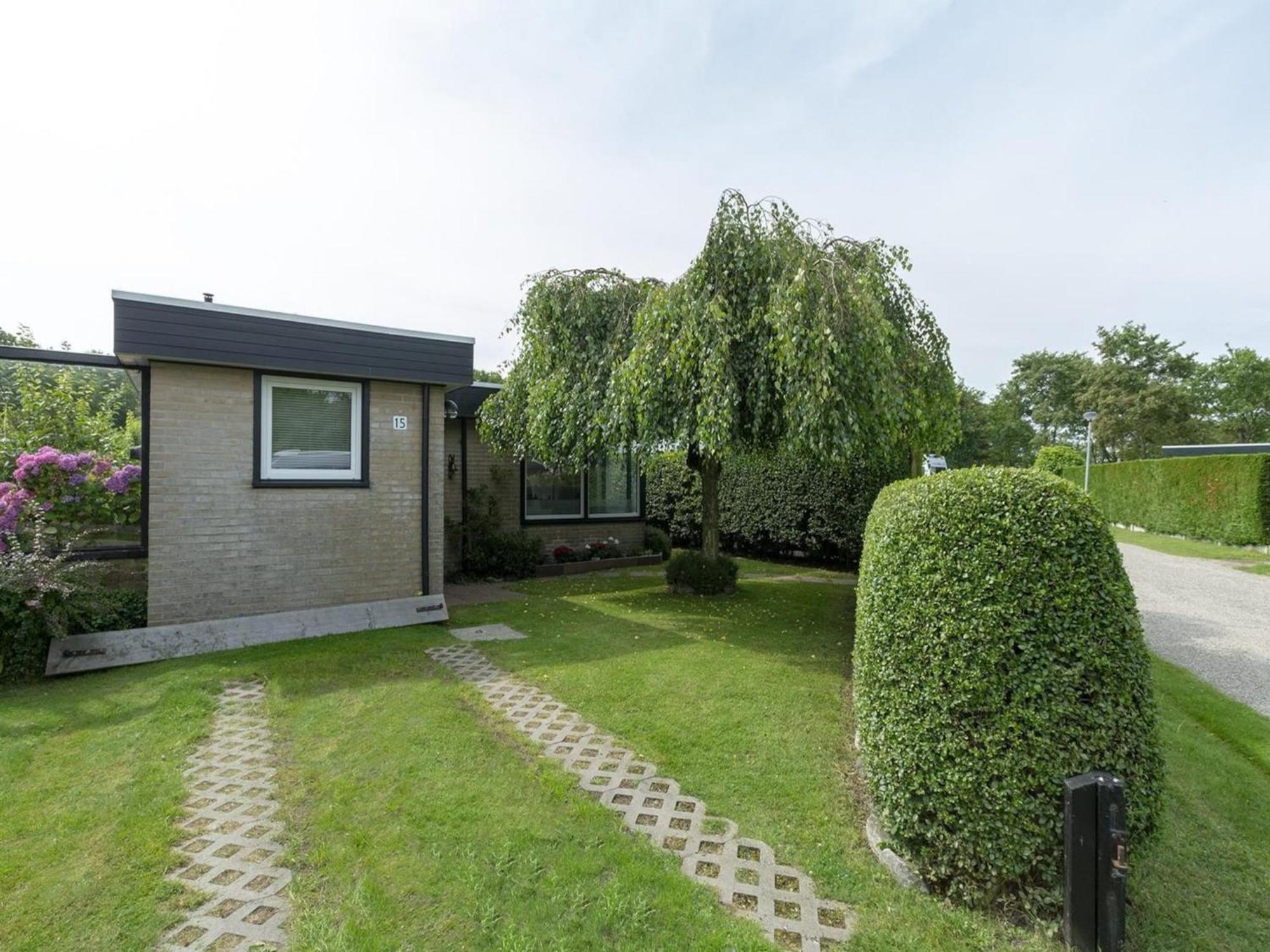 Attractive Bungalow With Modern Furnishings Sint Maartensvlotbrug المظهر الخارجي الصورة