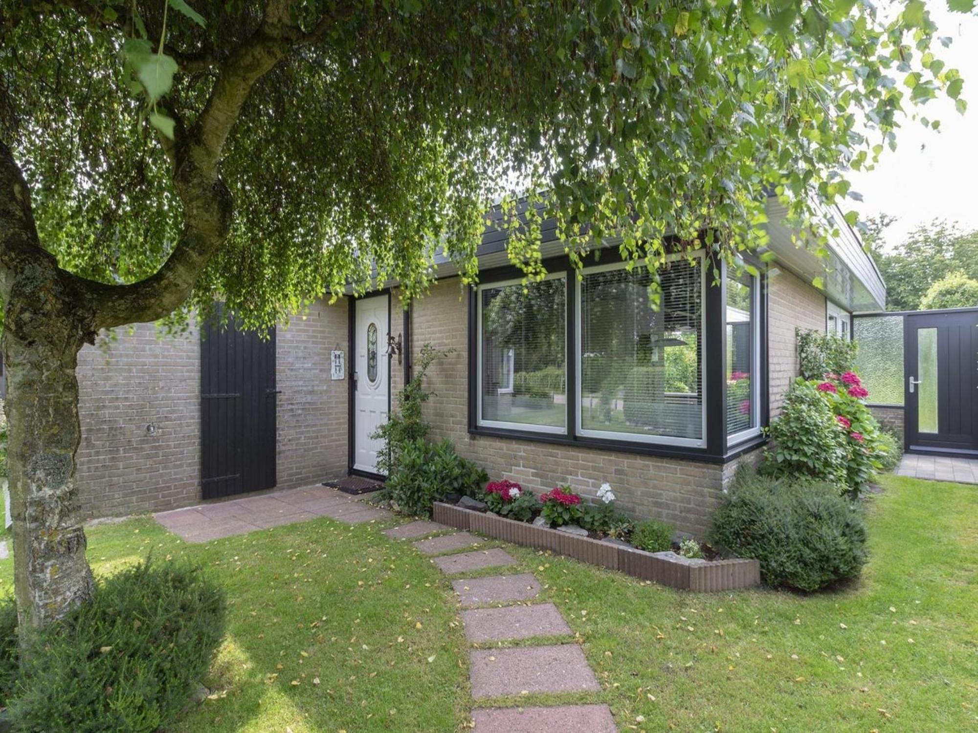 Attractive Bungalow With Modern Furnishings Sint Maartensvlotbrug المظهر الخارجي الصورة